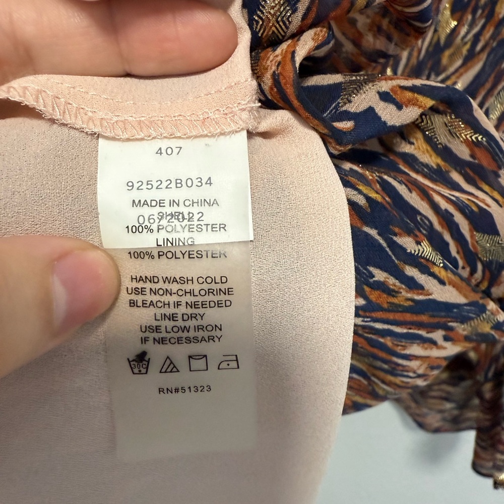 Vince Camuto Abstract Patterned Blouse - Picture 3 of 4